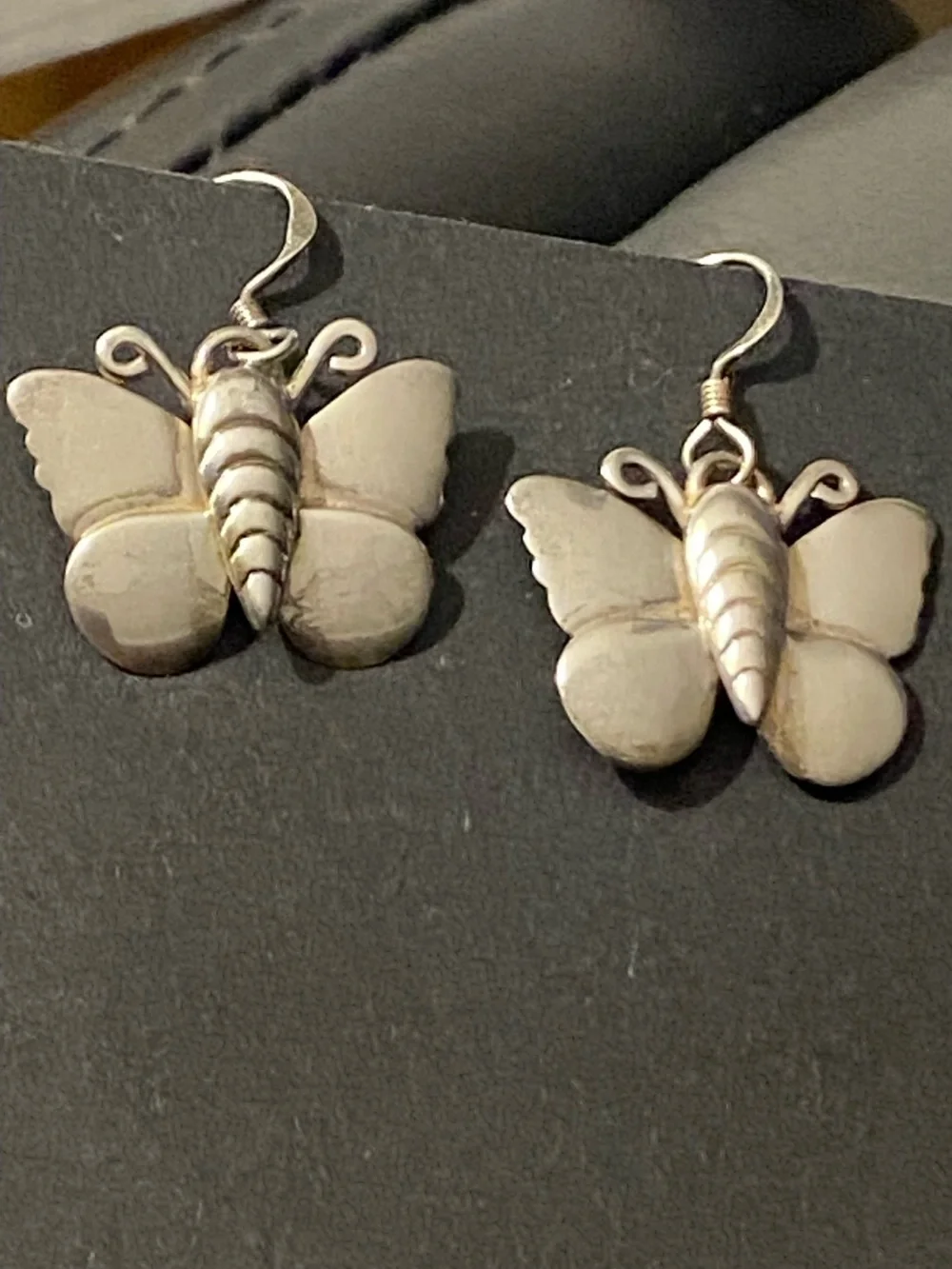 Vtg Sterling Silver Butterfly Hook Earrings Prominent Ribbed Body Smooth Wings